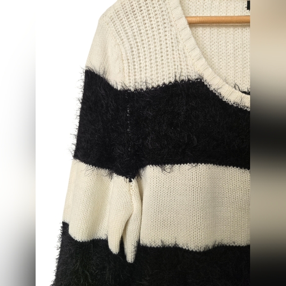 NWT Style & Co Striped Black and White Women's Sweater Size L - Picture 3 of 5
